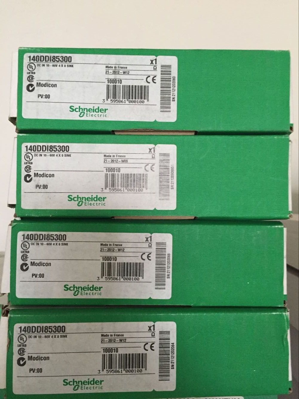 140DDI85300 Schneider discrete input module- 32 I - 10..60 V DC NEW IN BOX