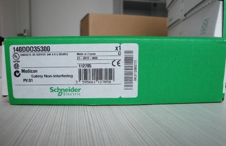 140DDO35300 Schneider discrete output module - 32 O solid state NEW IN BOX