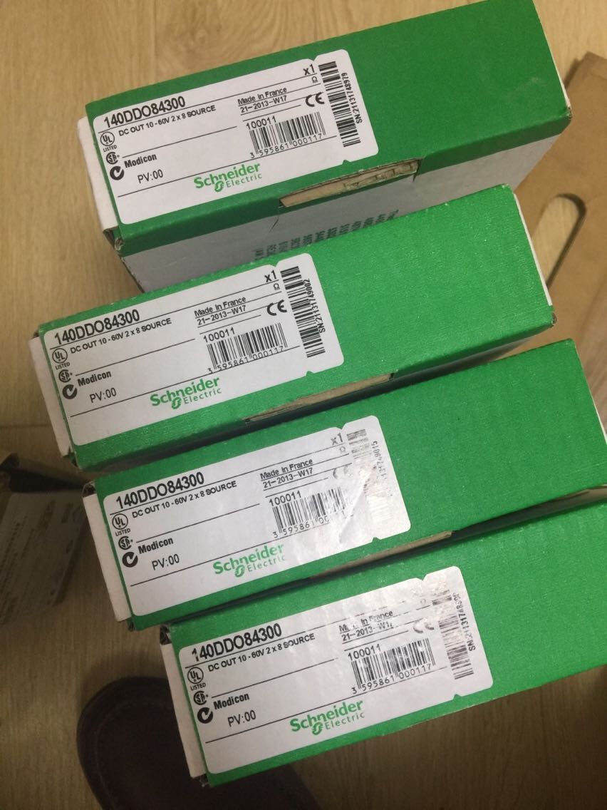 140DDO84300 Schneider discrete output module NEW IN BOX