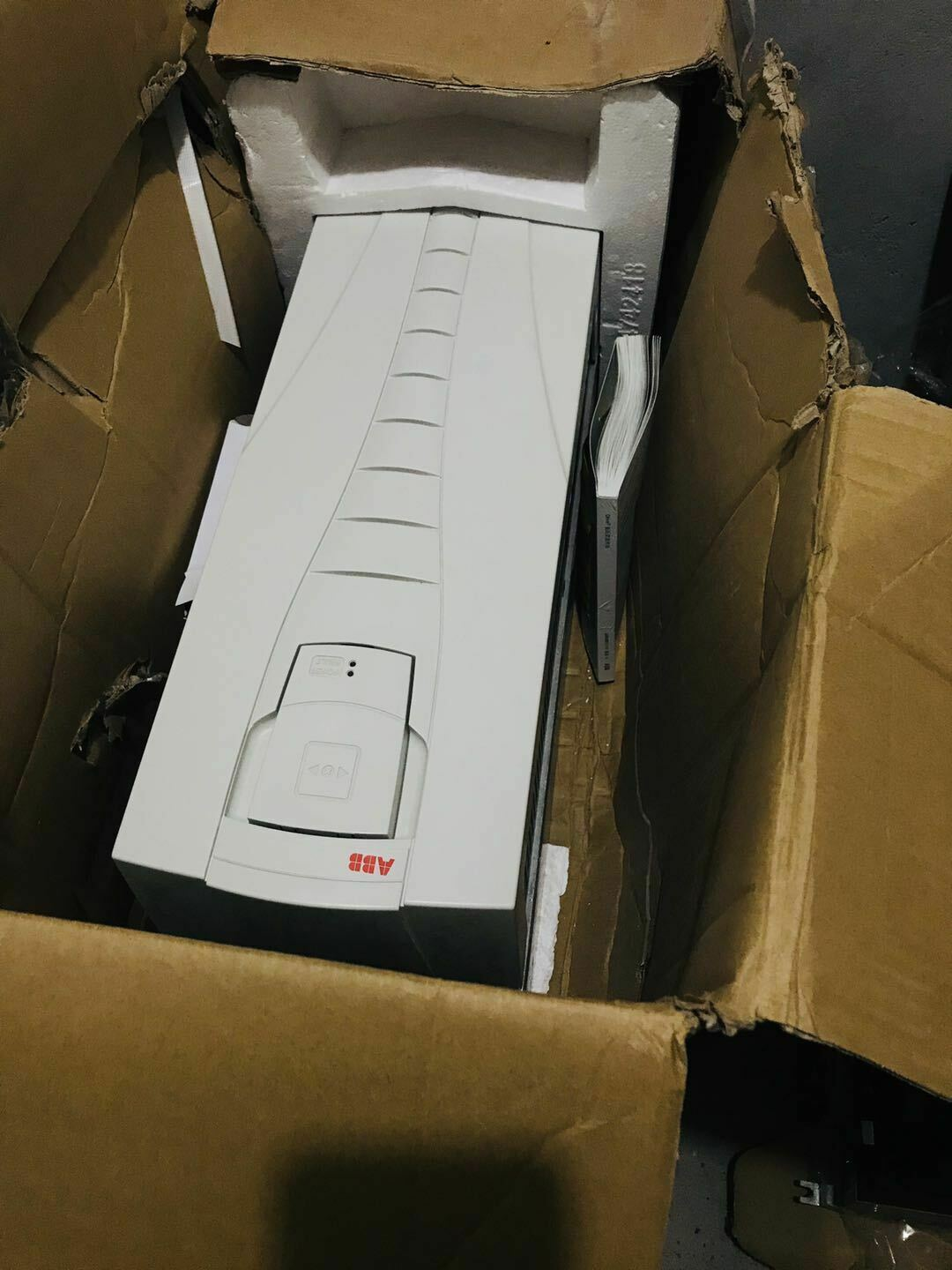 ACS550-01-072A-4 ABB Inverter Brand New(The packaging is a bit damaged)