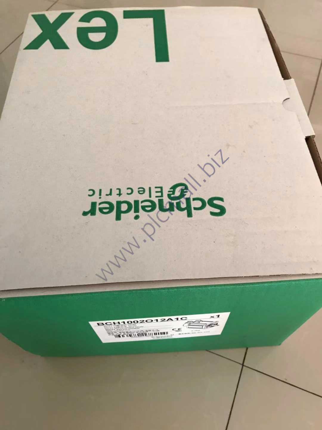 BCH1002O12A1C Schneider-Servo Motor NEW IN BOX Fast transportation