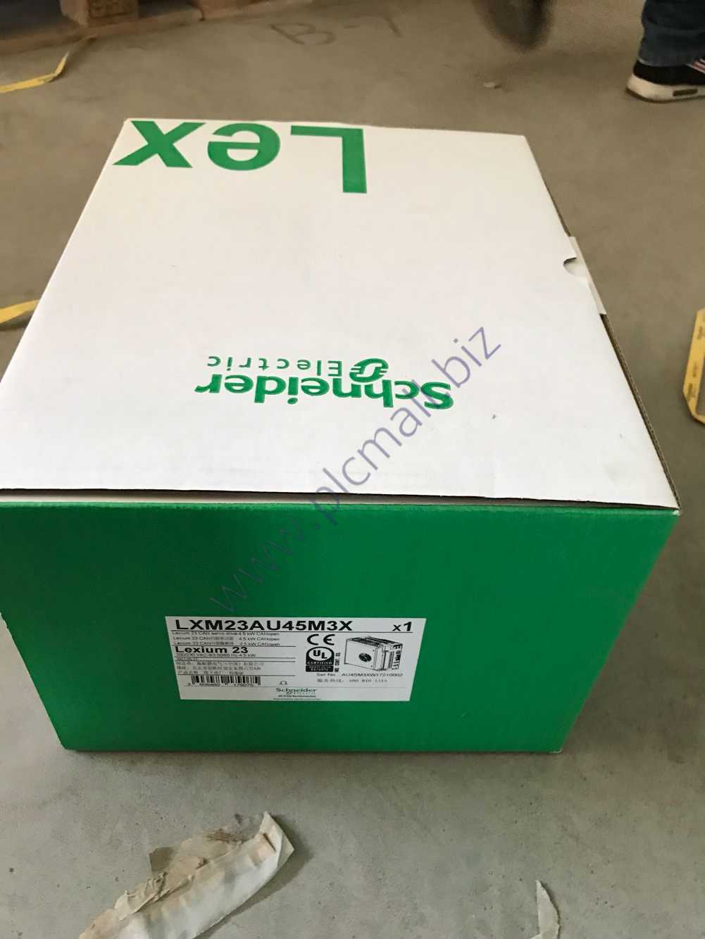 LXM23AU45M3X Schneider-Servo Drive NEW IN BOX Fast transportation