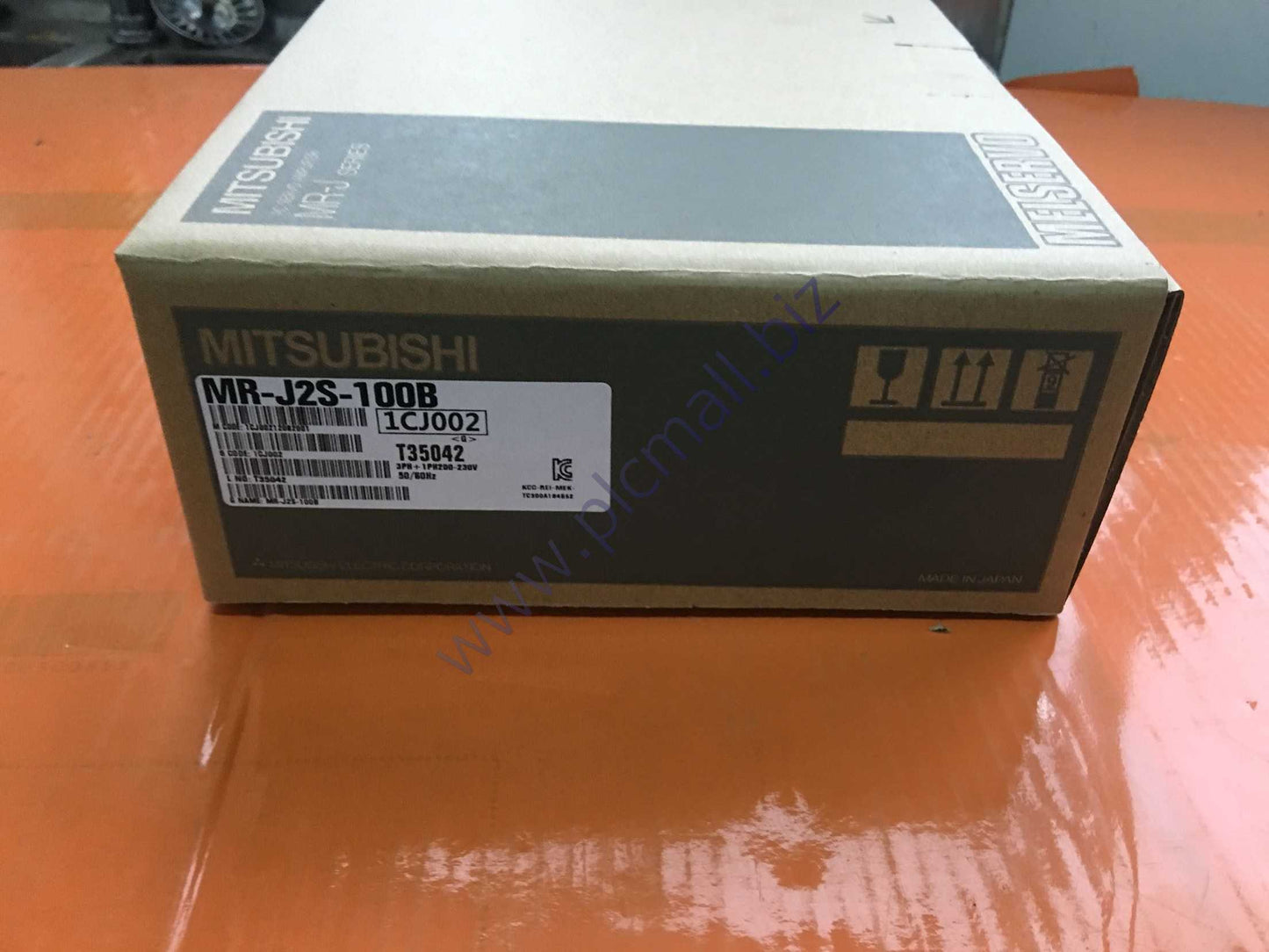 MR-J2S-100B Mitsubishi server Driver NEW IN BOX Fast transportation