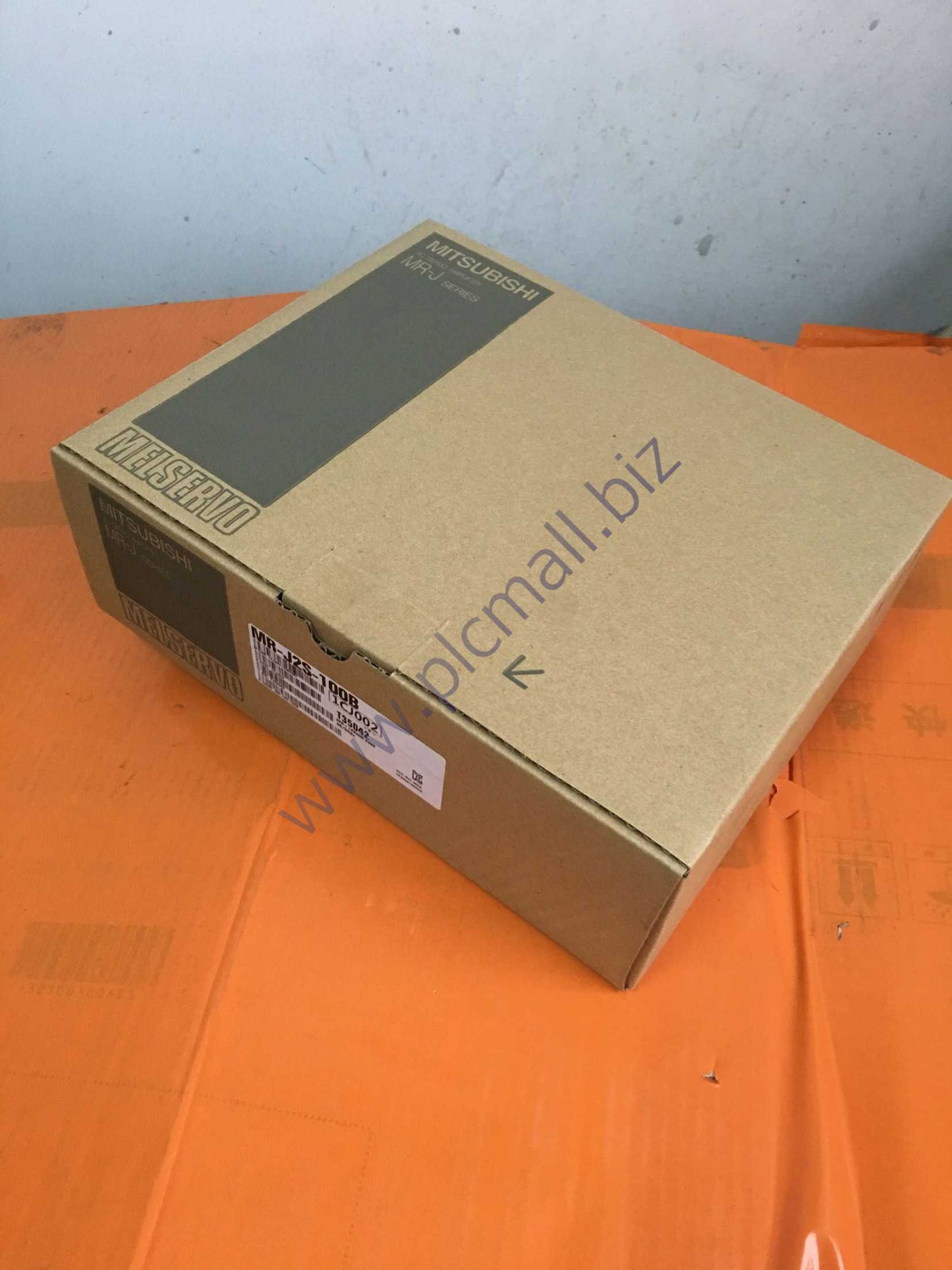 MR-J2S-100B Mitsubishi server Driver NEW IN BOX Fast transportation