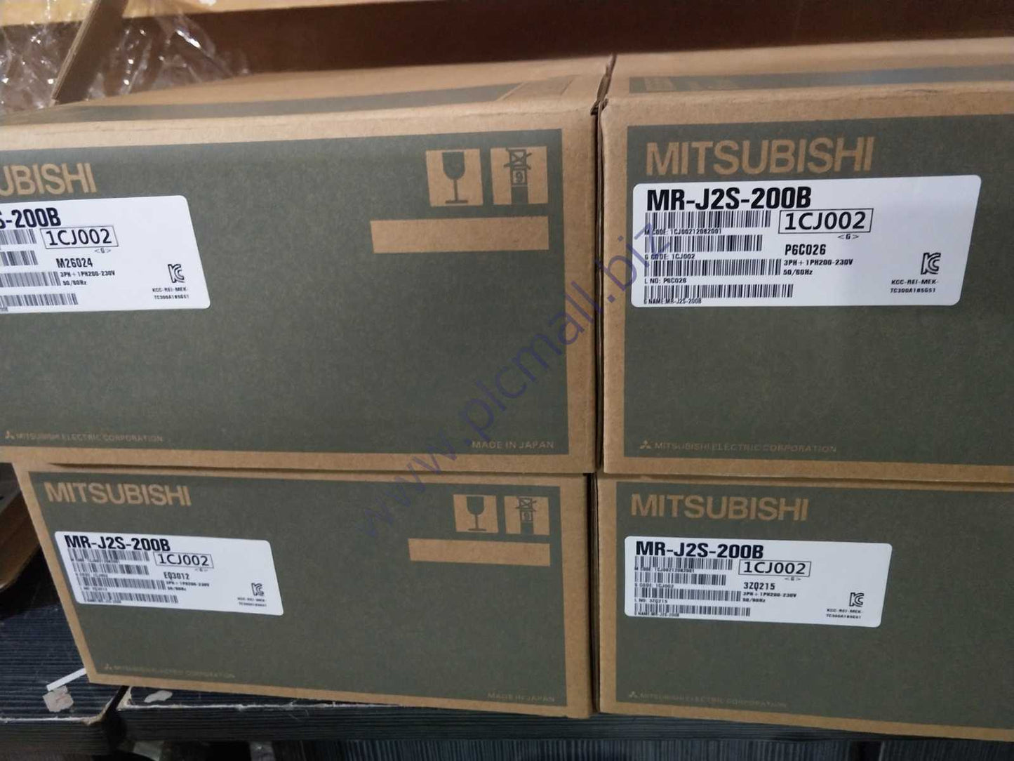 MR-J2S-200B Mitsubishi server Driver NEW IN BOX Fast transportation
