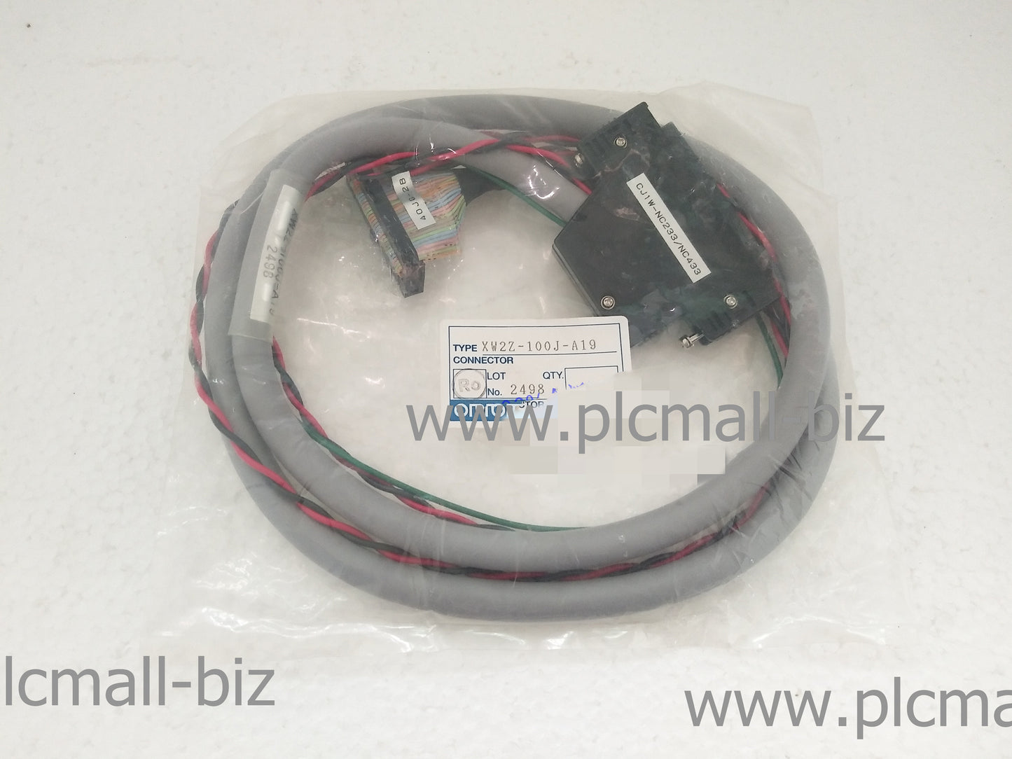 XW2Z-100J-A19 Omron connecting cables brand new