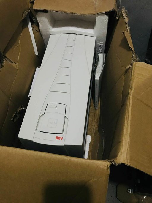 ACS550-01-072A-4 ABB Inverter Brand New（The packaging is a bit damaged）