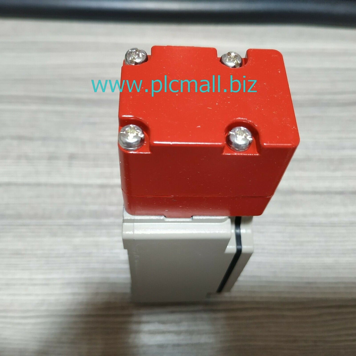 D4BS-2AFS Omron Safety door switch Brand new