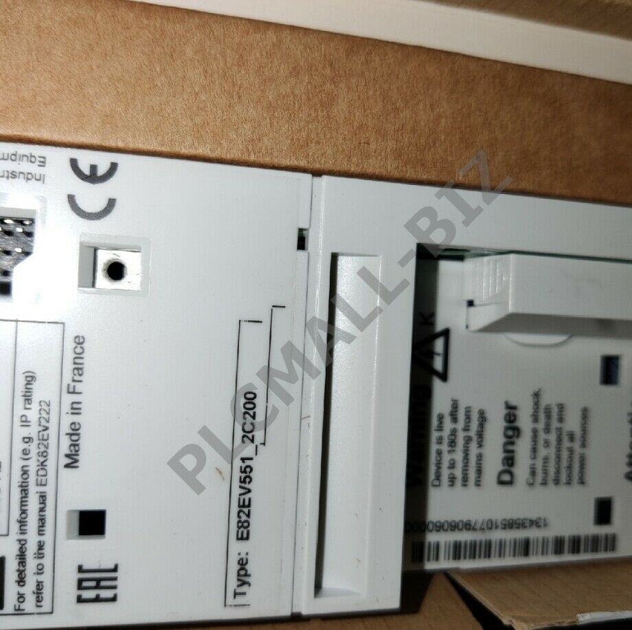 E82EV551K2C200 Lenze frequency converter Brand new
