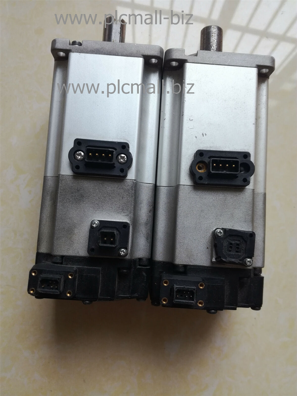 R88M-K40030H-BS2-Z Omron servo motor Brand new